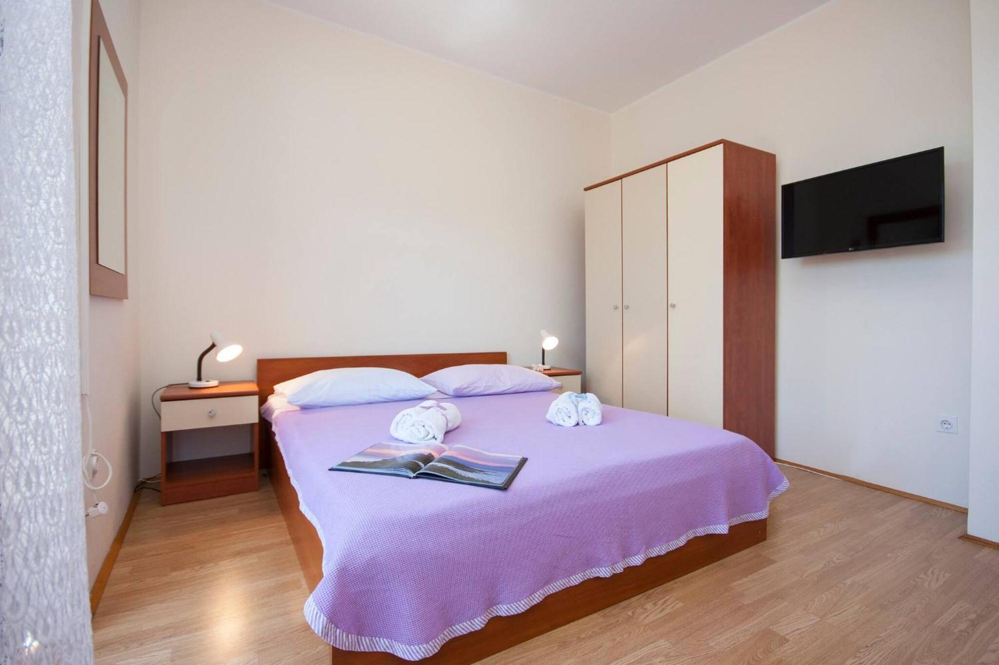 Family Apartments & Rooms Mikelin Primošten Eksteriør bilde