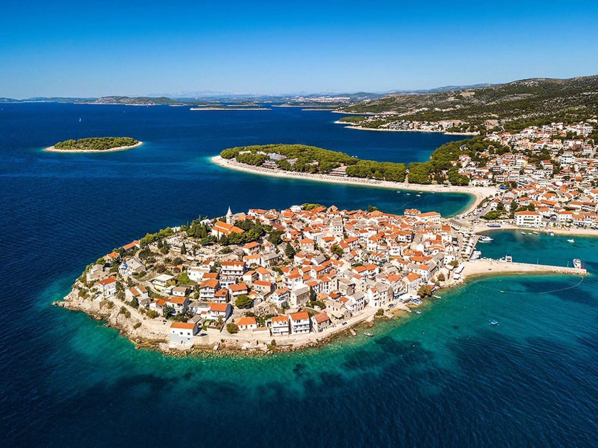 Family Apartments & Rooms Mikelin Primošten Eksteriør bilde